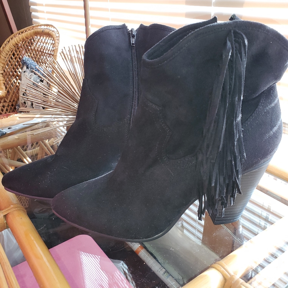 Zigi Girl Hazeline black fringe booties size 10